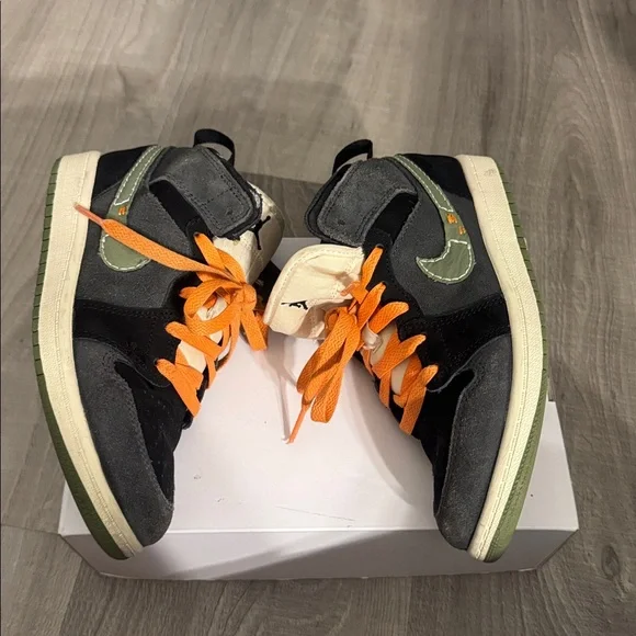 Jordan Air Jordan 1 Mid SE Craft "Anthracite/Light Olive". Youth size 1 - Picture 3 of 6